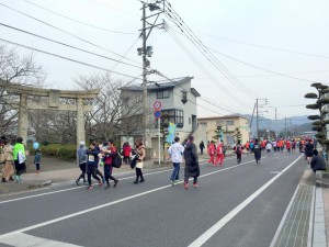 伊万里ハーフマラソン2016　09:46　開始前　松島神社前　井川歯科撮影