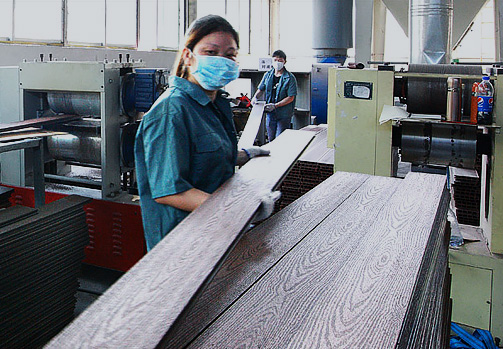 丽耐木塑地板生产基地